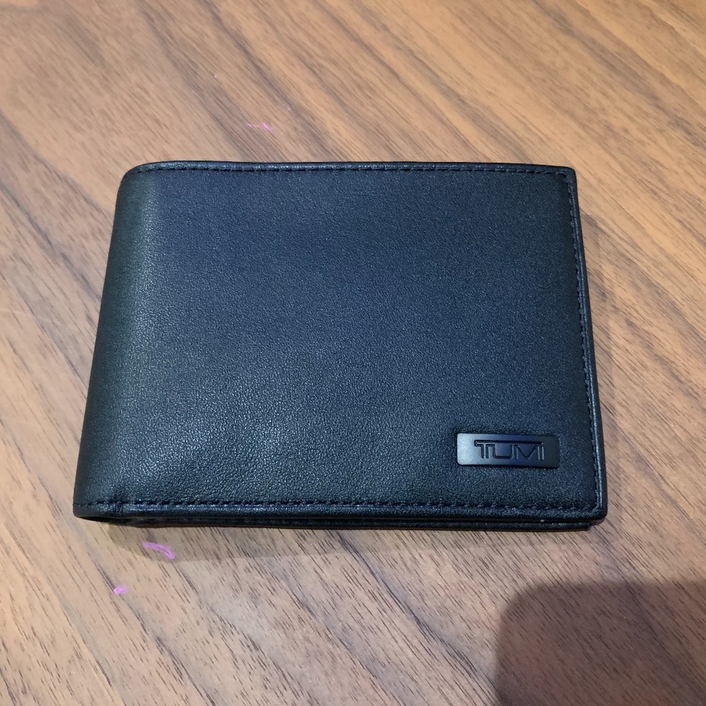 Tumi billfold/wallet
